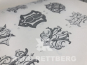 Bei verbindlicher Bestellung finden wir für Sie ein wunderschönes Monogramm.