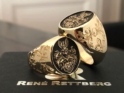 Wappenring aus Gelbgold mit Vollwappenrelief,