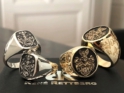 Reliefringe erhältlich in Gold Silber Weißgold oder Platin.