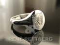 Weißgold Wappenring für Damen mit Handgravur 