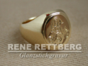 klassischer Monogrammring aus Gold mit breiter Ringform