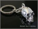schluesselanhaenger-silber-massiv-totenkopf